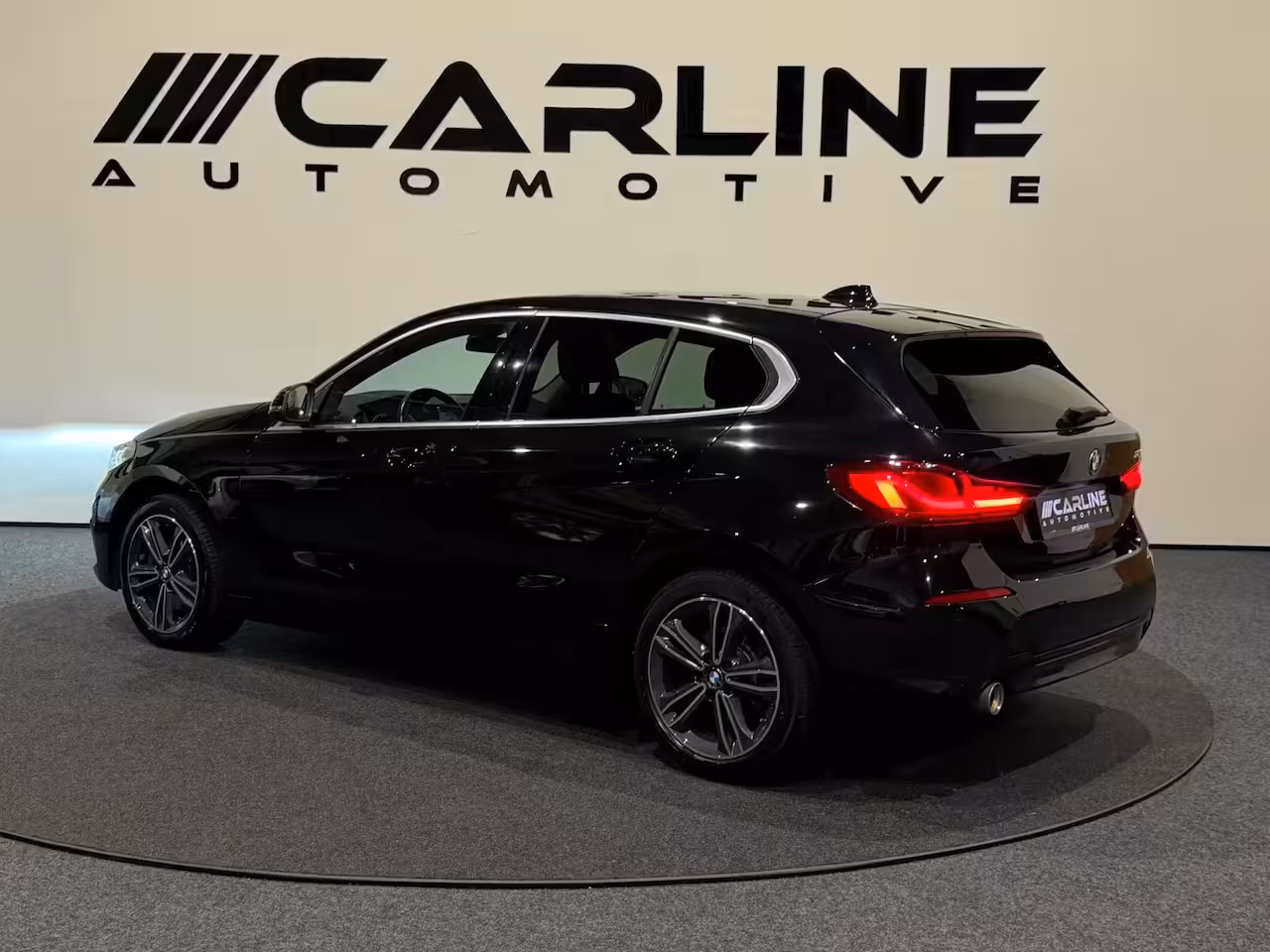 BMW 1-serie 118i Introduction Edition AUT. VIRTUAL SFEERVER. SPORTSTOELEN ACC KEYLESS NAP GARANTIE APK