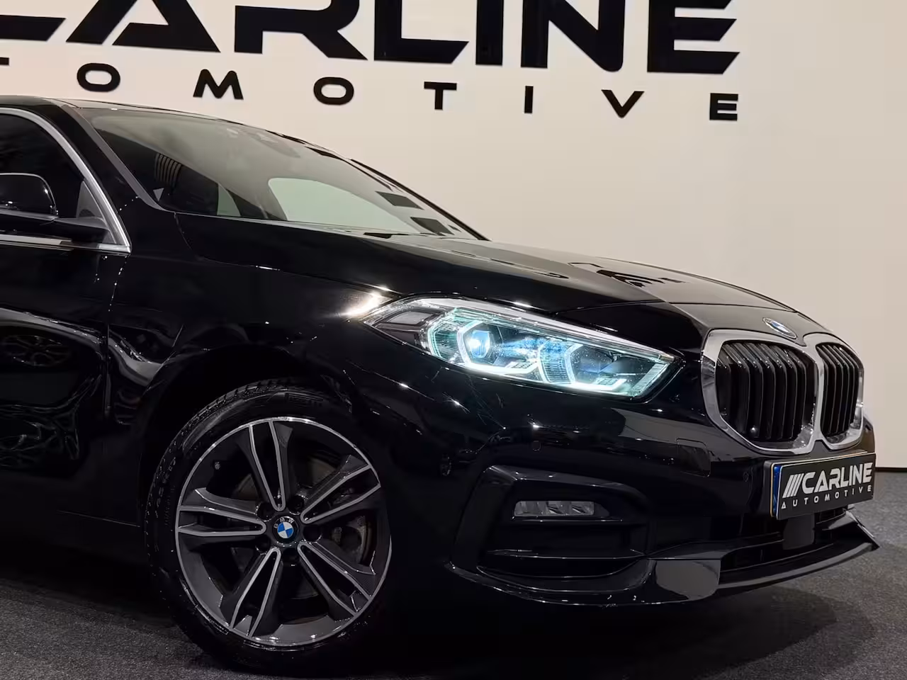 BMW 1-serie 118i Introduction Edition AUT. VIRTUAL SFEERVER. SPORTSTOELEN ACC KEYLESS NAP GARANTIE APK