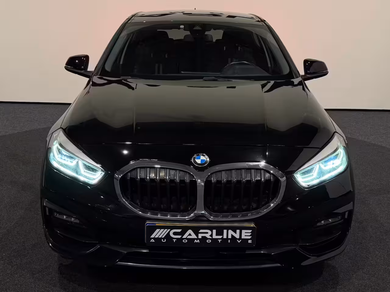 BMW 1-serie 118i Introduction Edition AUT. VIRTUAL SFEERVER. SPORTSTOELEN ACC KEYLESS NAP GARANTIE APK