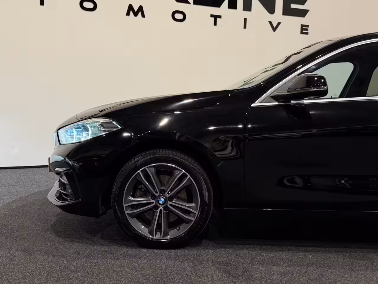 BMW 1-serie 118i Introduction Edition AUT. VIRTUAL SFEERVER. SPORTSTOELEN ACC KEYLESS NAP GARANTIE APK