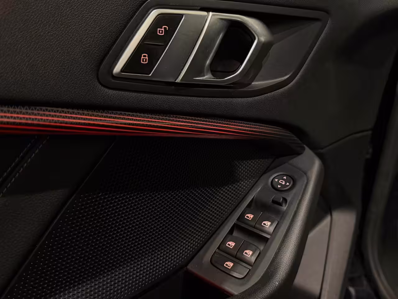 BMW 1-serie 118i Introduction Edition AUT. VIRTUAL SFEERVER. SPORTSTOELEN ACC KEYLESS NAP GARANTIE APK