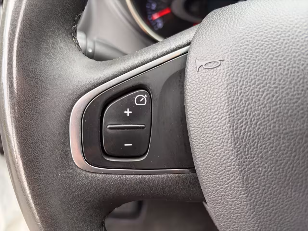 Renault Captur 0.9 TCe Intens | Clima | Cruise | Navi | PDC Achterzijde | Stoelverwarming | IsoFix | Appl