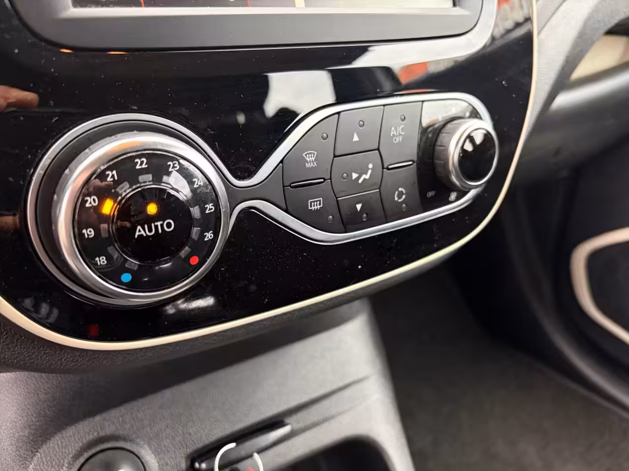 Renault Captur 0.9 TCe Intens | Clima | Cruise | Navi | PDC Achterzijde | Stoelverwarming | IsoFix | Appl