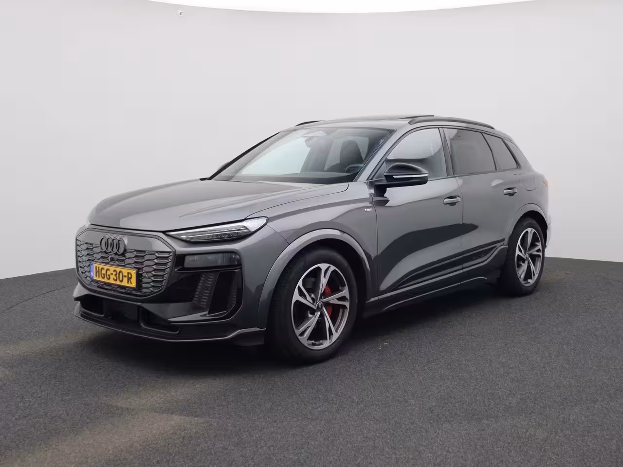 Audi Q6 e-tron S edition 100 kWh 388 PK | S-Line | Automaat | Panoramadak | Luchtvering | Trekhaak | 360