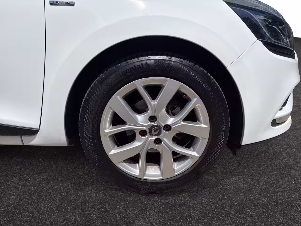 Renault Clio Estate 0.9 TCe Limited | Orig. NL Auto | 2de Eigenaar | Airco | Cruise | Dakrails | Navi | PDC Ac