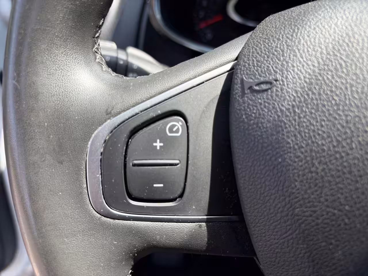 Renault Clio Estate 0.9 TCe Limited | Orig. NL Auto | 2de Eigenaar | Airco | Cruise | Dakrails | Navi | PDC Ac