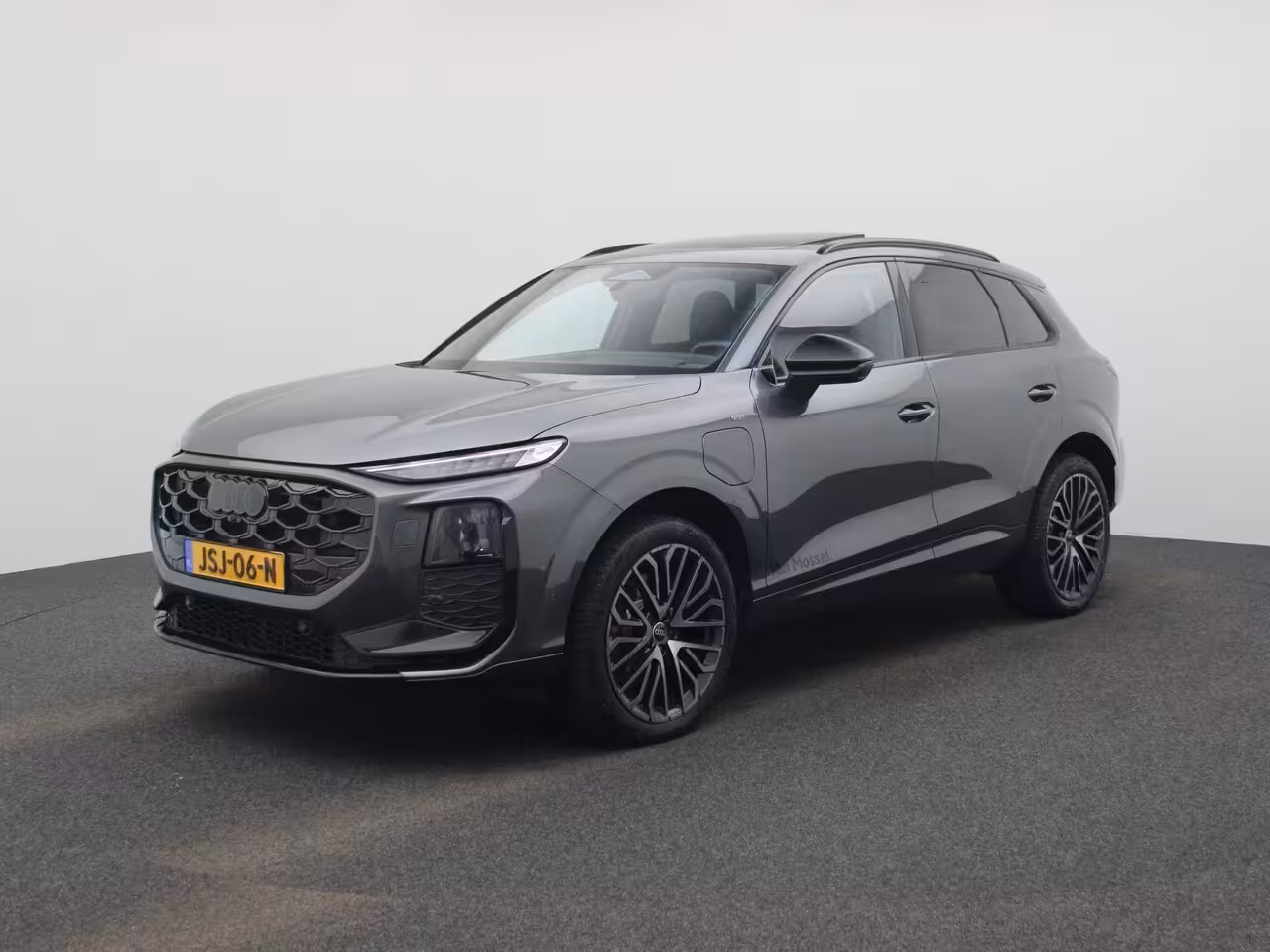 Audi Q3 1.5 e-hybrid S edition l Demo l Adaptive cruise control l Airco l Navigatie l Stoelen voor
