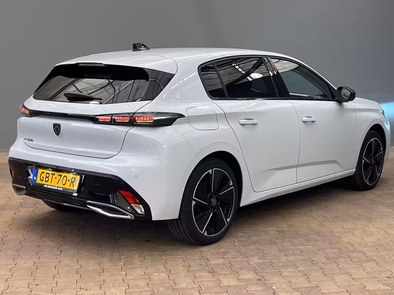 Peugeot E-308 Allure EV 54 kWh Camera | Digitaal Dashboard | Adaptieve Cruise | Carplay | Climate | 18"