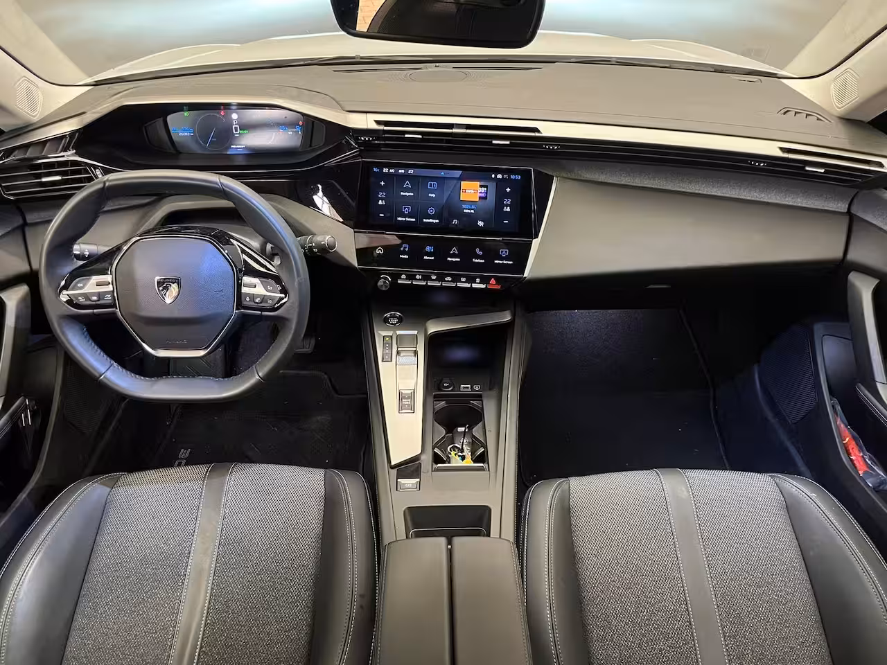Peugeot E-308 Allure EV 54 kWh Camera | Digitaal Dashboard | Adaptieve Cruise | Carplay | Climate | 18"