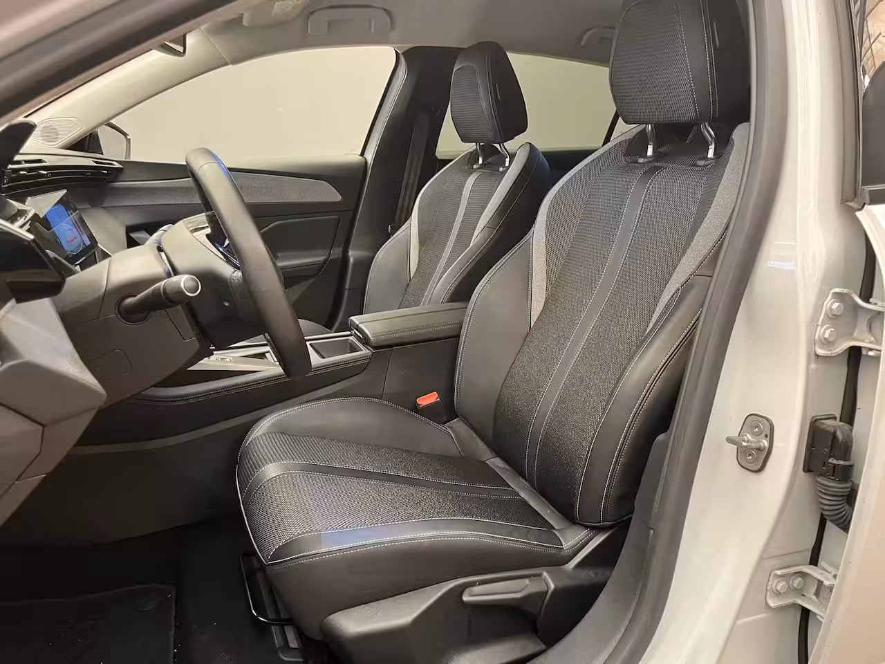 Peugeot E-308 Allure EV 54 kWh Camera | Digitaal Dashboard | Adaptieve Cruise | Carplay | Climate | 18"