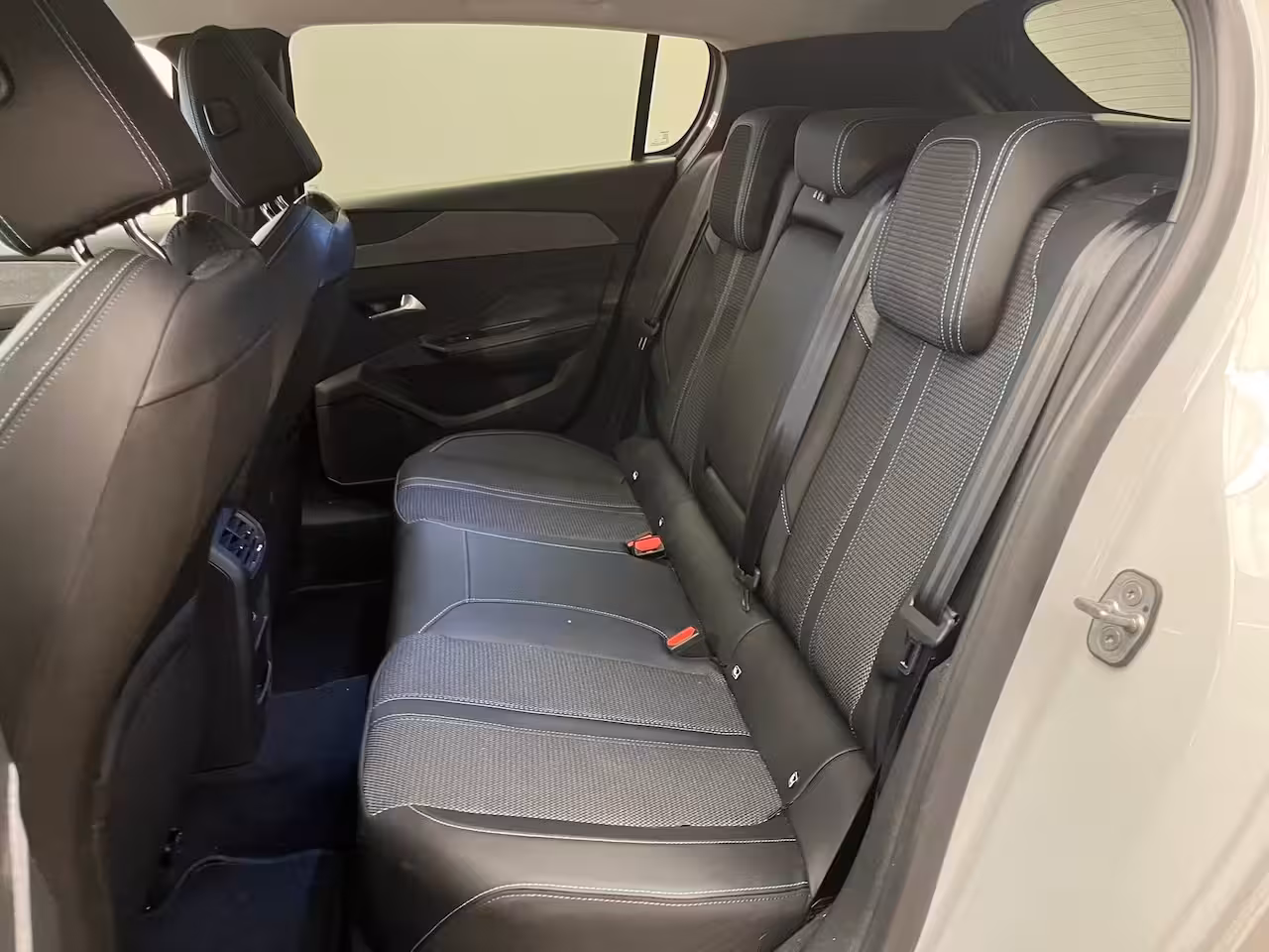 Peugeot E-308 Allure EV 54 kWh Camera | Digitaal Dashboard | Adaptieve Cruise | Carplay | Climate | 18"