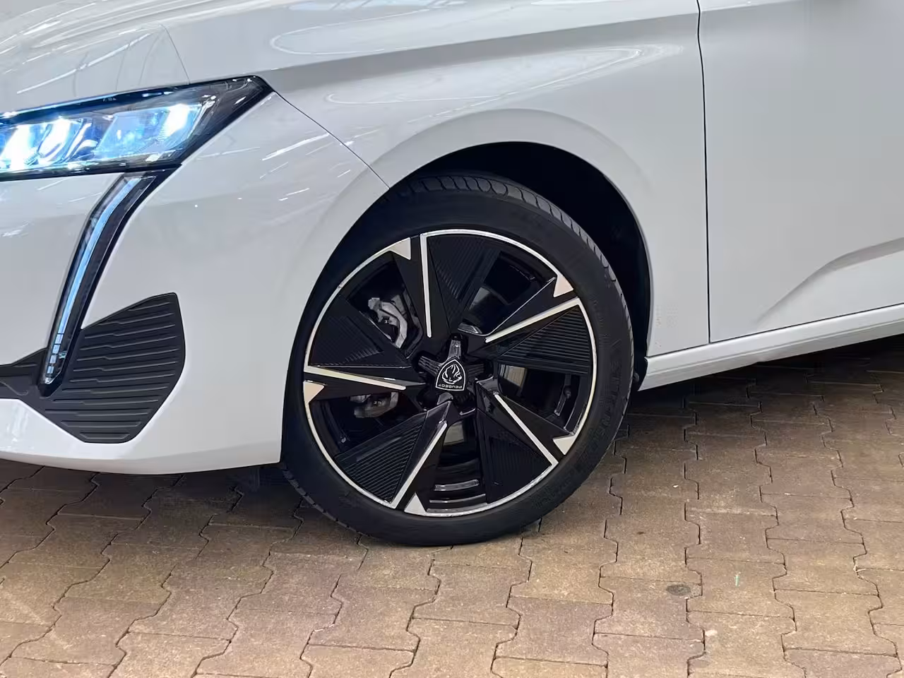 Peugeot E-308 Allure EV 54 kWh Camera | Digitaal Dashboard | Adaptieve Cruise | Carplay | Climate | 18"