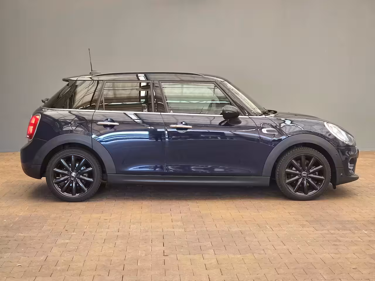 Mini 5-Deurs 1.5 Cooper Chili Luxe Lederen Bekleding | 17" Lichtmetaal | Camera | Parkeersensoren Rondo