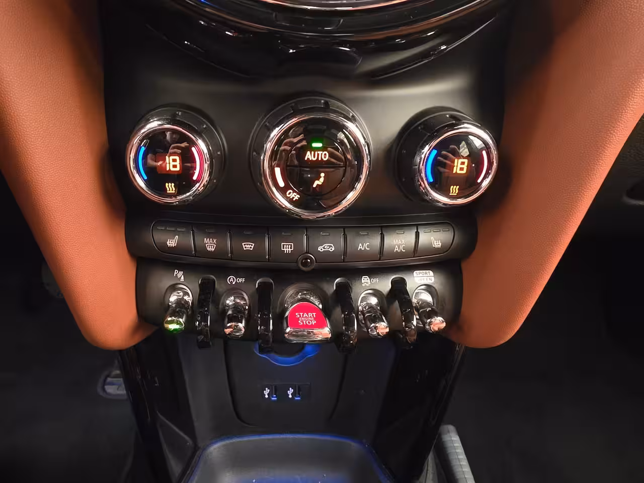 Mini 5-Deurs 1.5 Cooper Chili Luxe Lederen Bekleding | 17" Lichtmetaal | Camera | Parkeersensoren Rondo