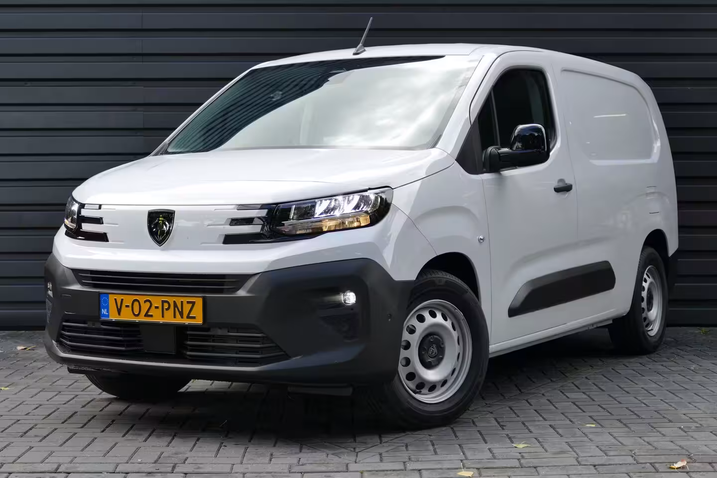Peugeot Partner Standaard - Elektrisch / CAMERA / STOELVERWARMING / BETIMMERING / 8 JAAR GARANTIE / NAVI /