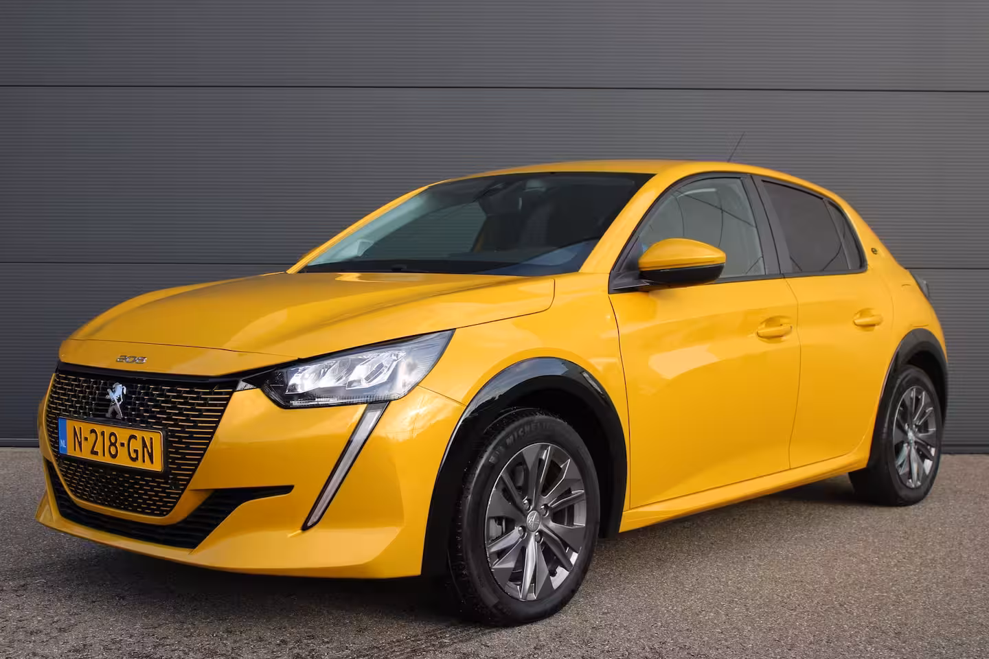 Peugeot e-208 EV Active Pack 50 kWh | Fase 3 laden | SOH 97, 13% | Navigatie | Apple carplay | NL auto |