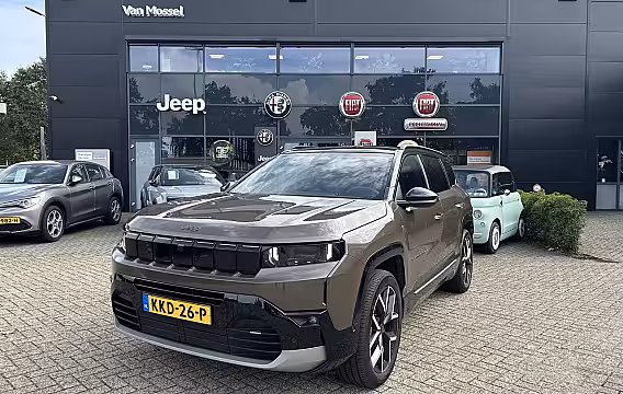 Jeep Compass 1.6 e-Hybrid Plug-In First Edition | Premium Pack | Convenience Pack | Camera | LMV 20" |