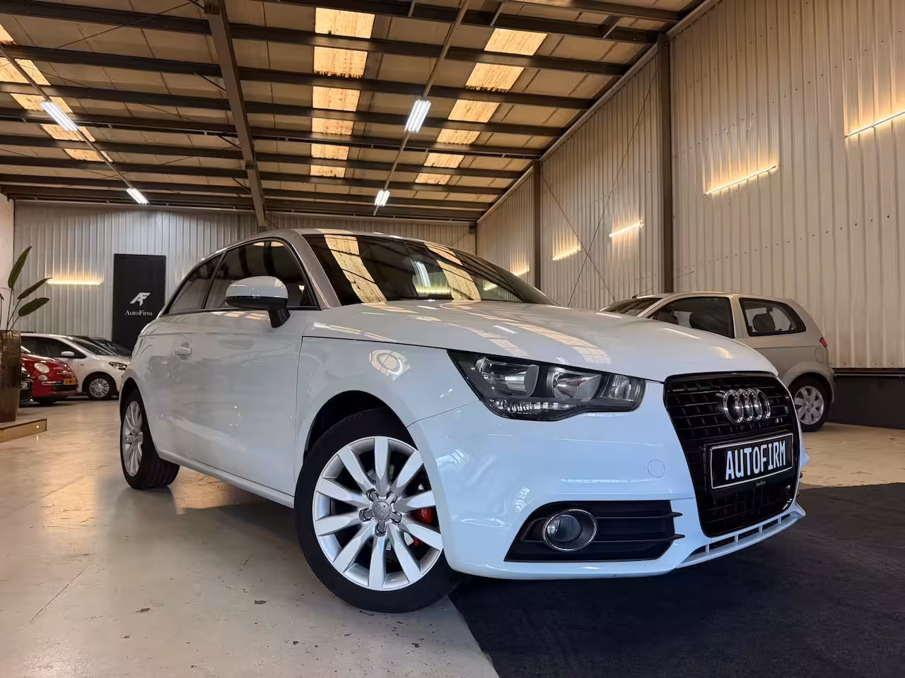 Audi A1 1.2 TFSI Ambition Nette auto Dealer onderhouden Navigatie Bluetooth verbinding Stoelverwar