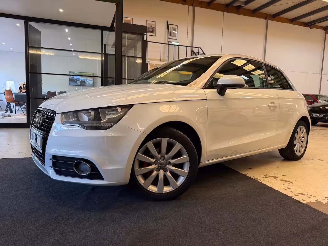 Audi A1 1.2 TFSI Ambition Nette auto Dealer onderhouden Navigatie Bluetooth verbinding Stoelverwar