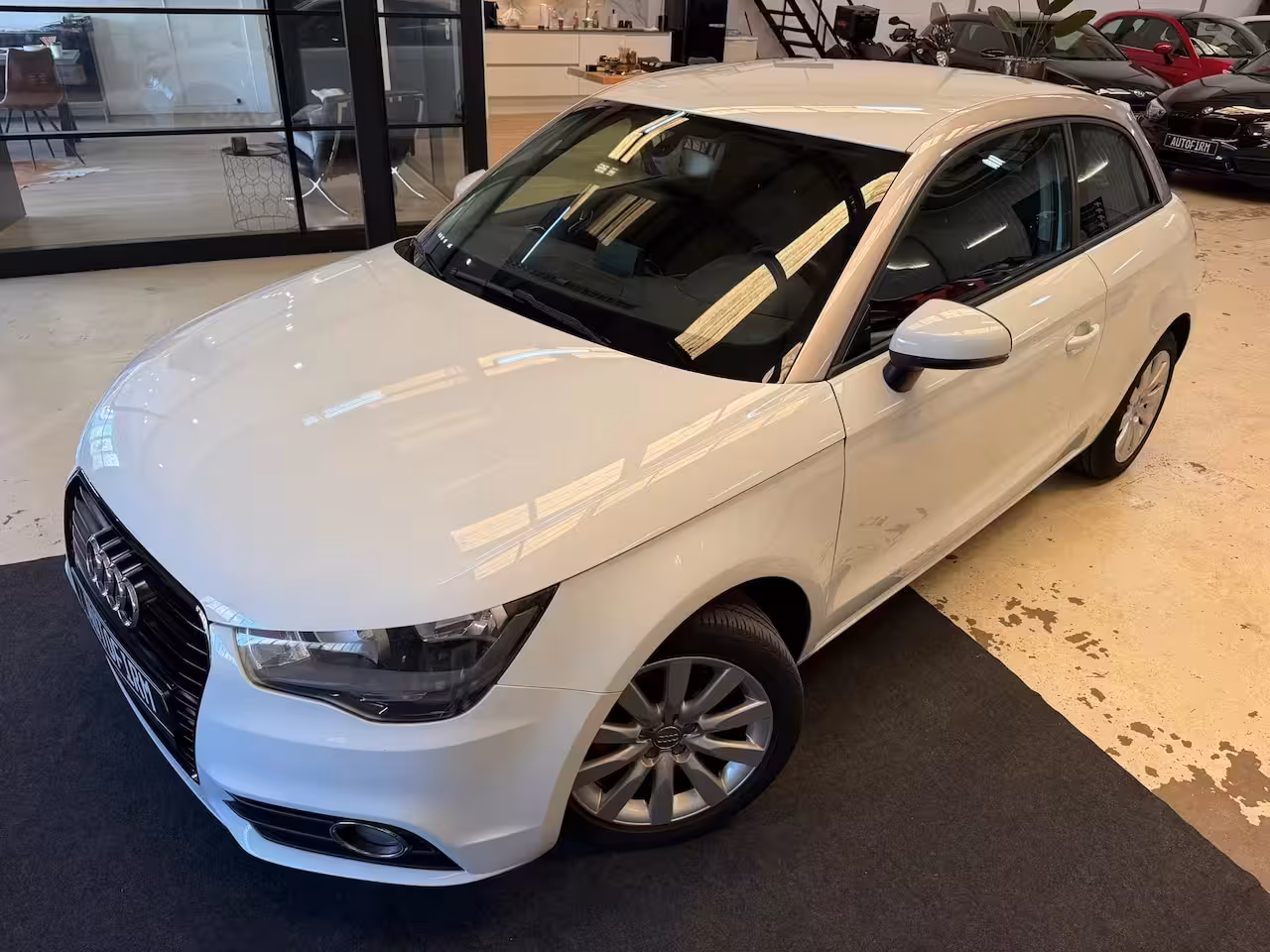 Audi A1 1.2 TFSI Ambition Nette auto Dealer onderhouden Navigatie Bluetooth verbinding Stoelverwar