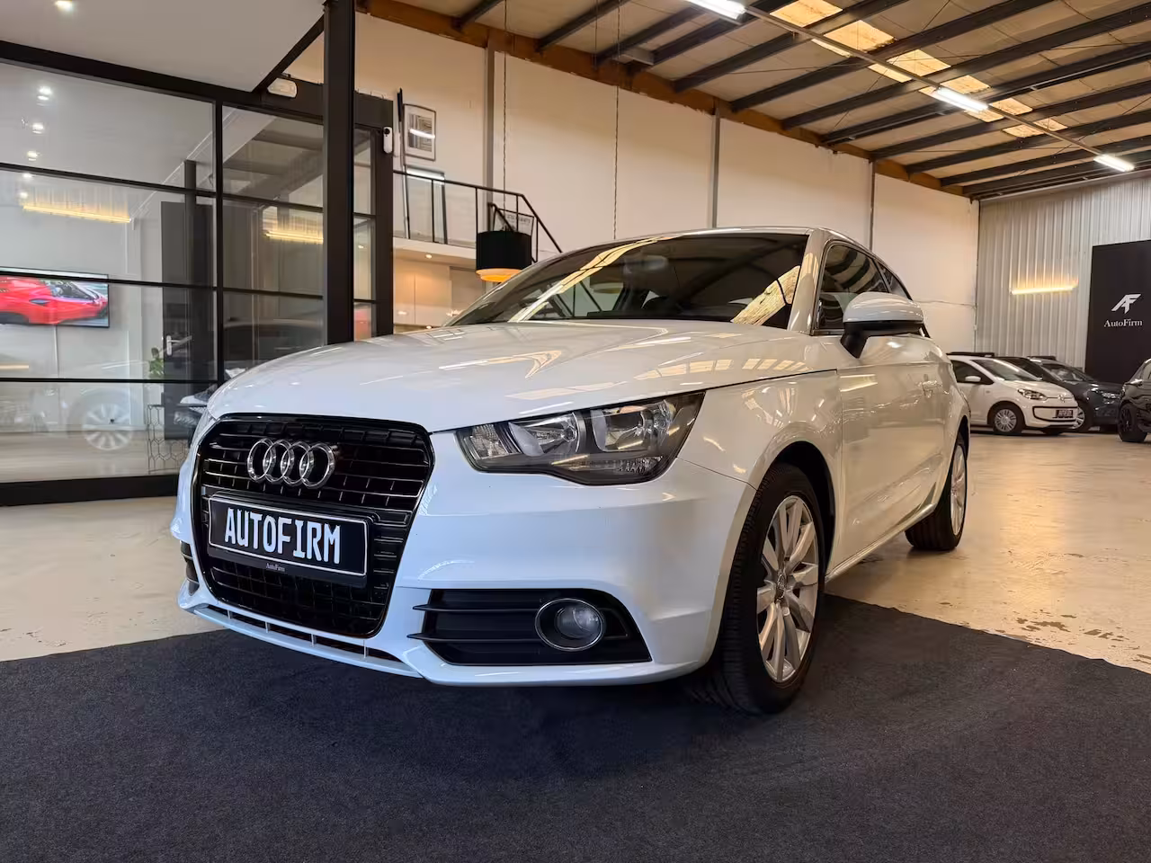 Audi A1 1.2 TFSI Ambition Nette auto Dealer onderhouden Navigatie Bluetooth verbinding Stoelverwar