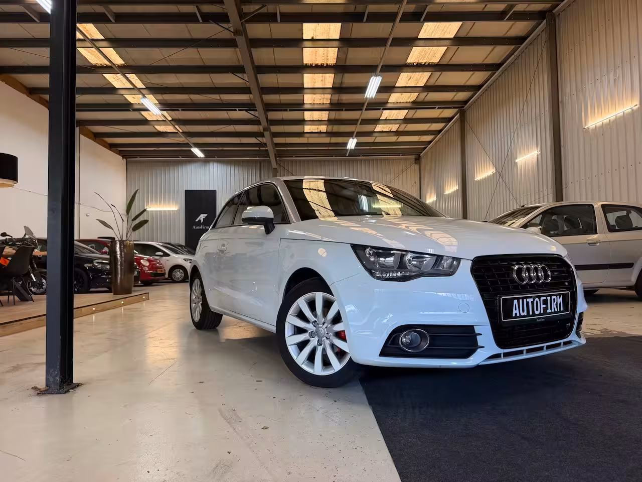 Audi A1 1.2 TFSI Ambition Nette auto Dealer onderhouden Navigatie Bluetooth verbinding Stoelverwar