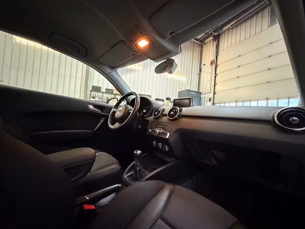 Audi A1 1.2 TFSI Ambition Nette auto Dealer onderhouden Navigatie Bluetooth verbinding Stoelverwar