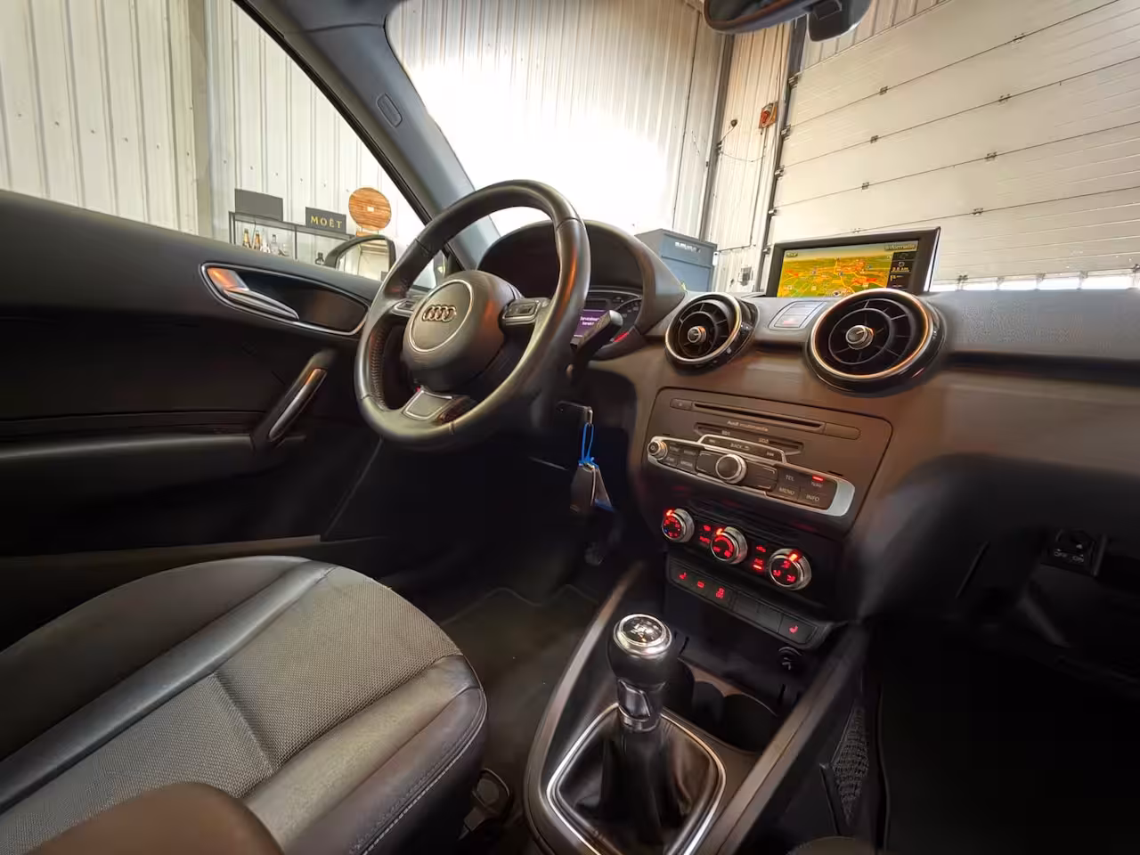 Audi A1 1.2 TFSI Ambition Nette auto Dealer onderhouden Navigatie Bluetooth verbinding Stoelverwar
