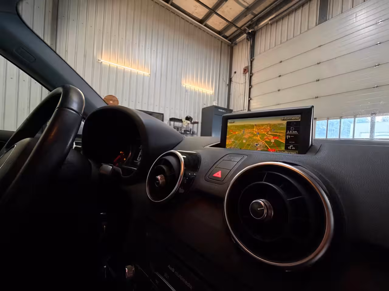 Audi A1 1.2 TFSI Ambition Nette auto Dealer onderhouden Navigatie Bluetooth verbinding Stoelverwar