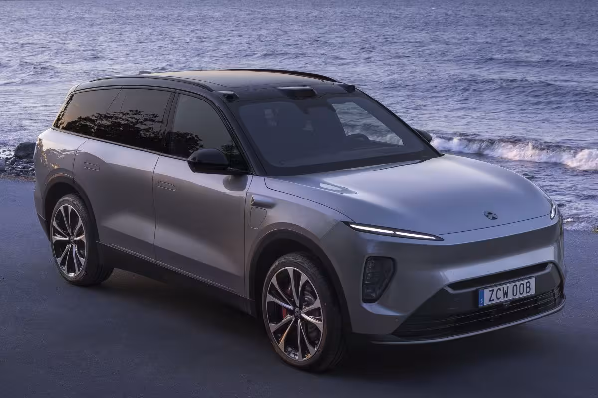 NIO EL8